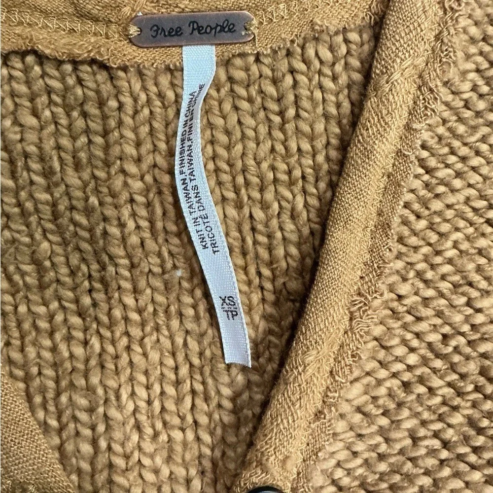 Free People Sweetheart Henley Cropped V-Neck Tan Camel Boho Sweater XS $128‎ NWT